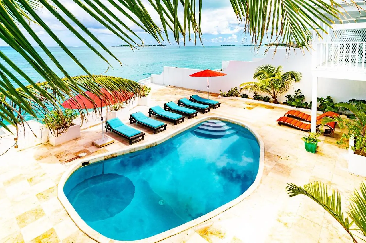 Caprice 7 -Oceanfront Villa - Gated Community With Pool Nassau
