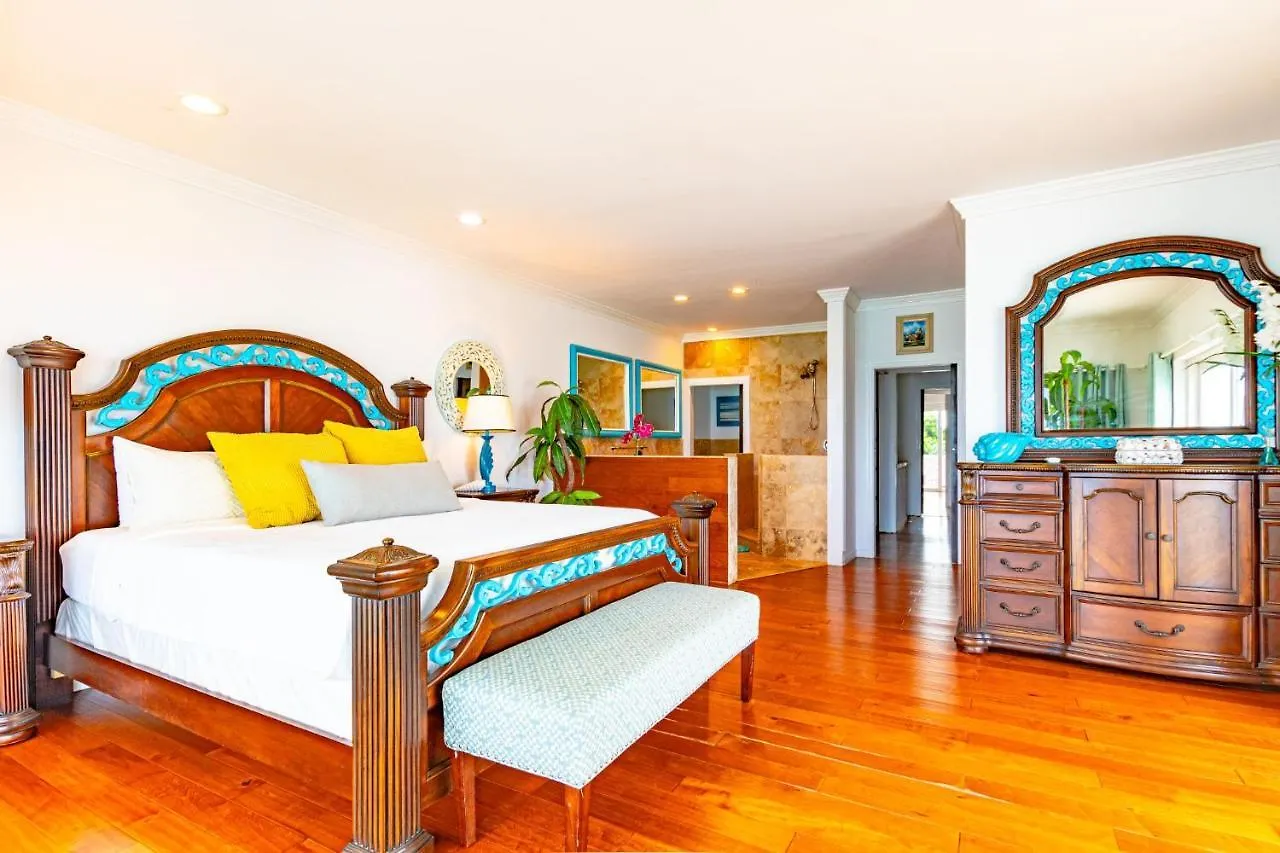 Caprice 7 -Oceanfront Villa - Gated Community With Pool Nassau