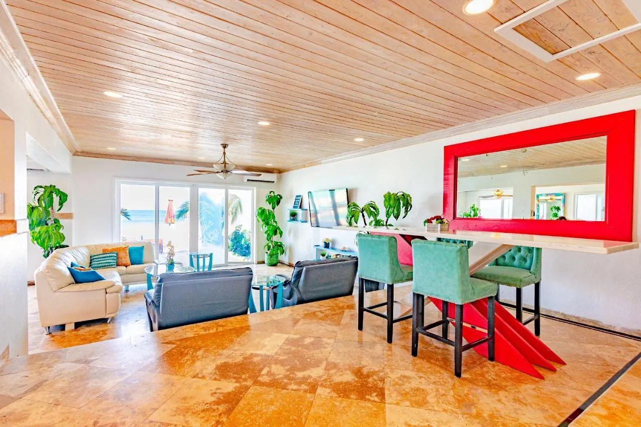 Holiday home Caprice 7 -Oceanfront Villa - Gated Community With Pool Nassau