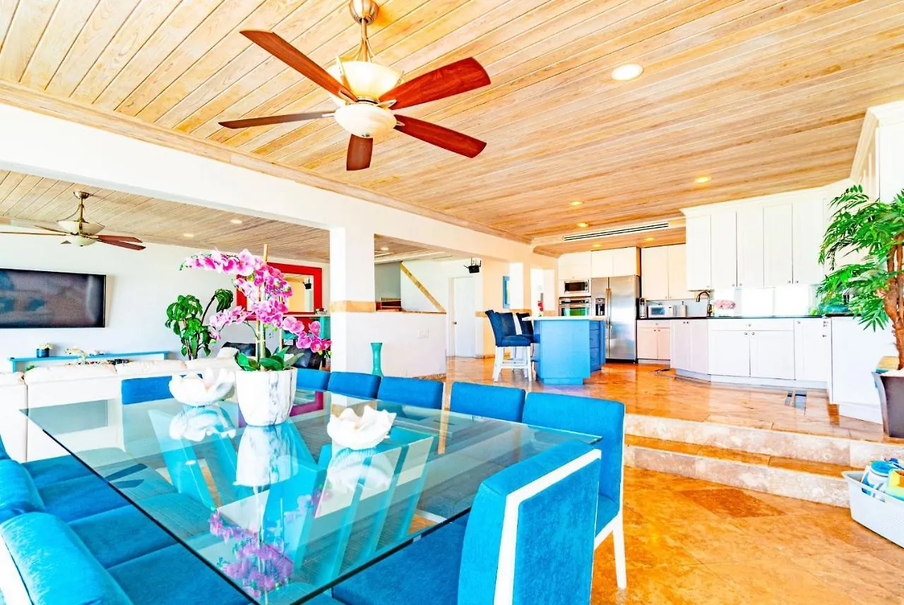 Caprice 7 -Oceanfront Villa - Gated Community With Pool Nassau Bahamas
