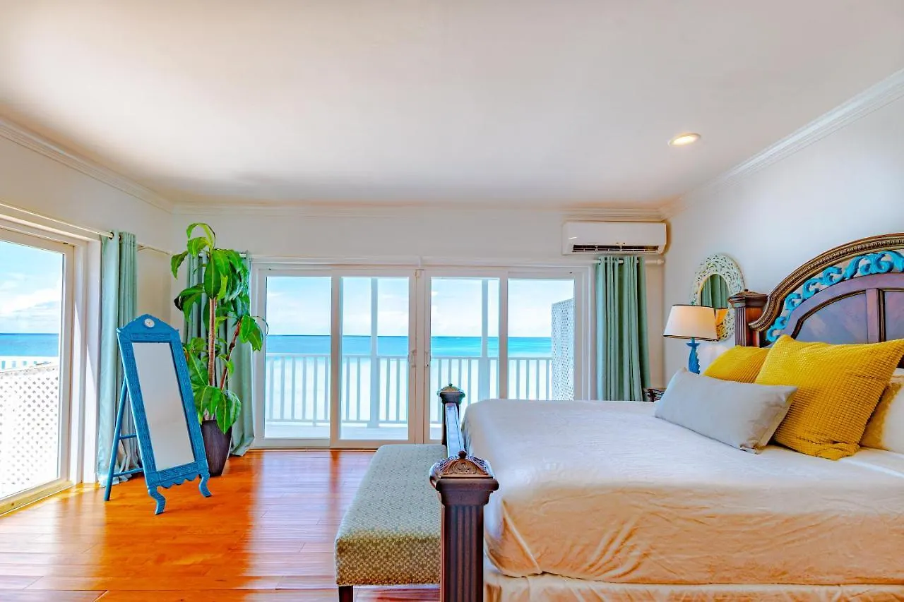 Caprice 7 -Oceanfront Villa - Gated Community With Pool Nassau Holiday home