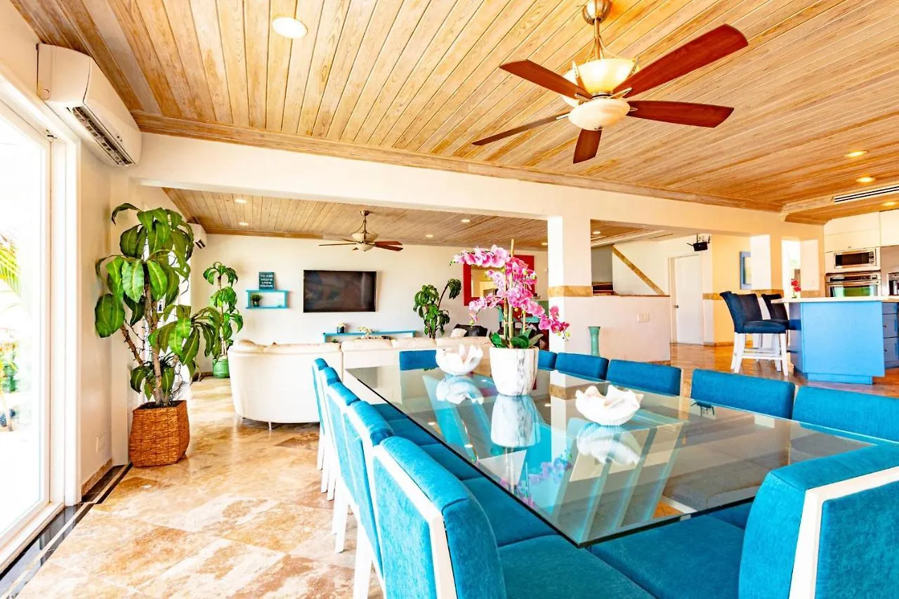Caprice 7 -Oceanfront Villa - Gated Community With Pool Nassau