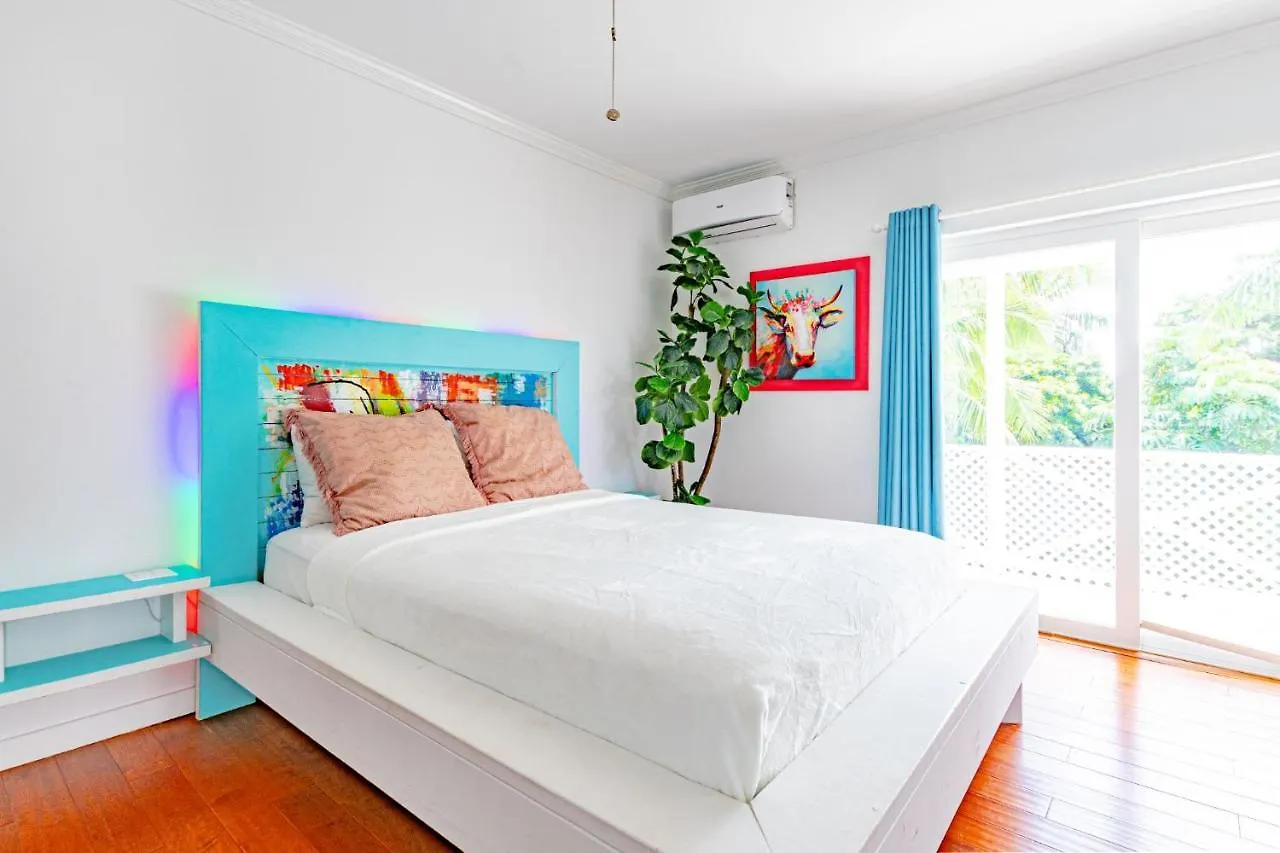 Caprice 7 -Oceanfront Villa - Gated Community With Pool Nassau 0*,