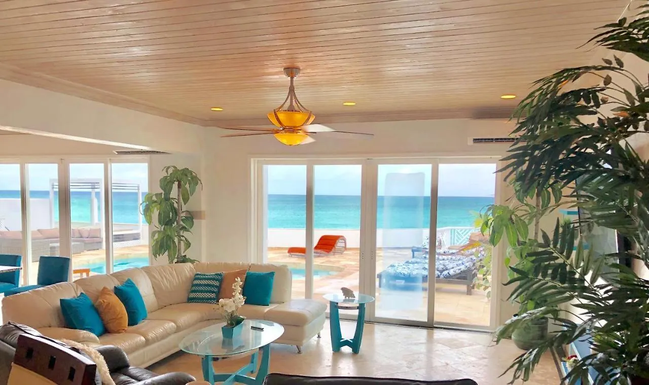 Caprice 7 -Oceanfront Villa - Gated Community With Pool Nassau Holiday home