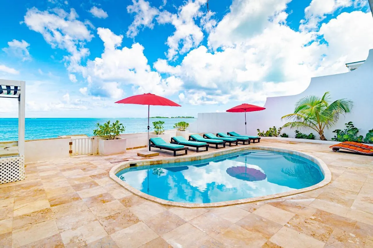 Caprice 7 -Oceanfront Villa - Gated Community With Pool Nassau Holiday home