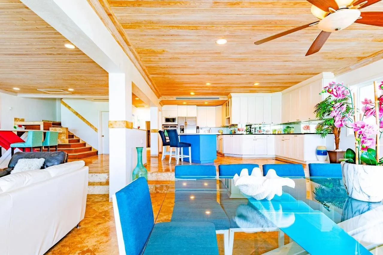 Holiday home Caprice 7 -Oceanfront Villa - Gated Community With Pool Nassau