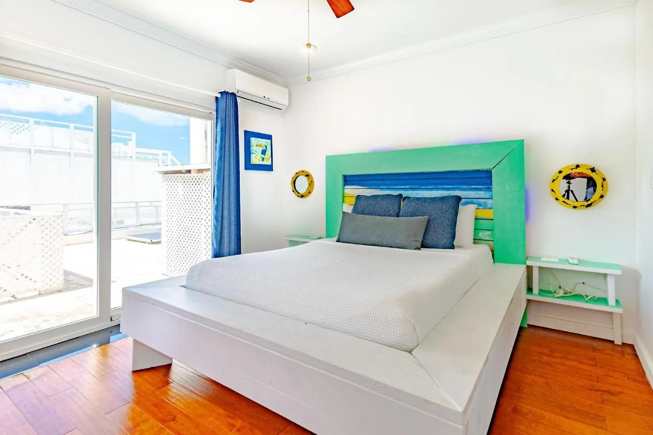 Holiday home Caprice 7 -Oceanfront Villa - Gated Community With Pool Nassau