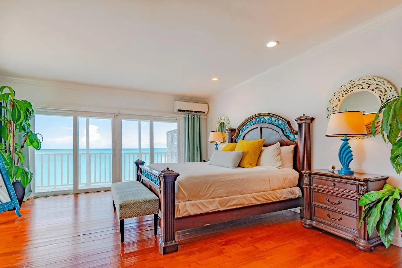 Holiday home Caprice 7 -Oceanfront Villa - Gated Community With Pool Nassau Bahamas